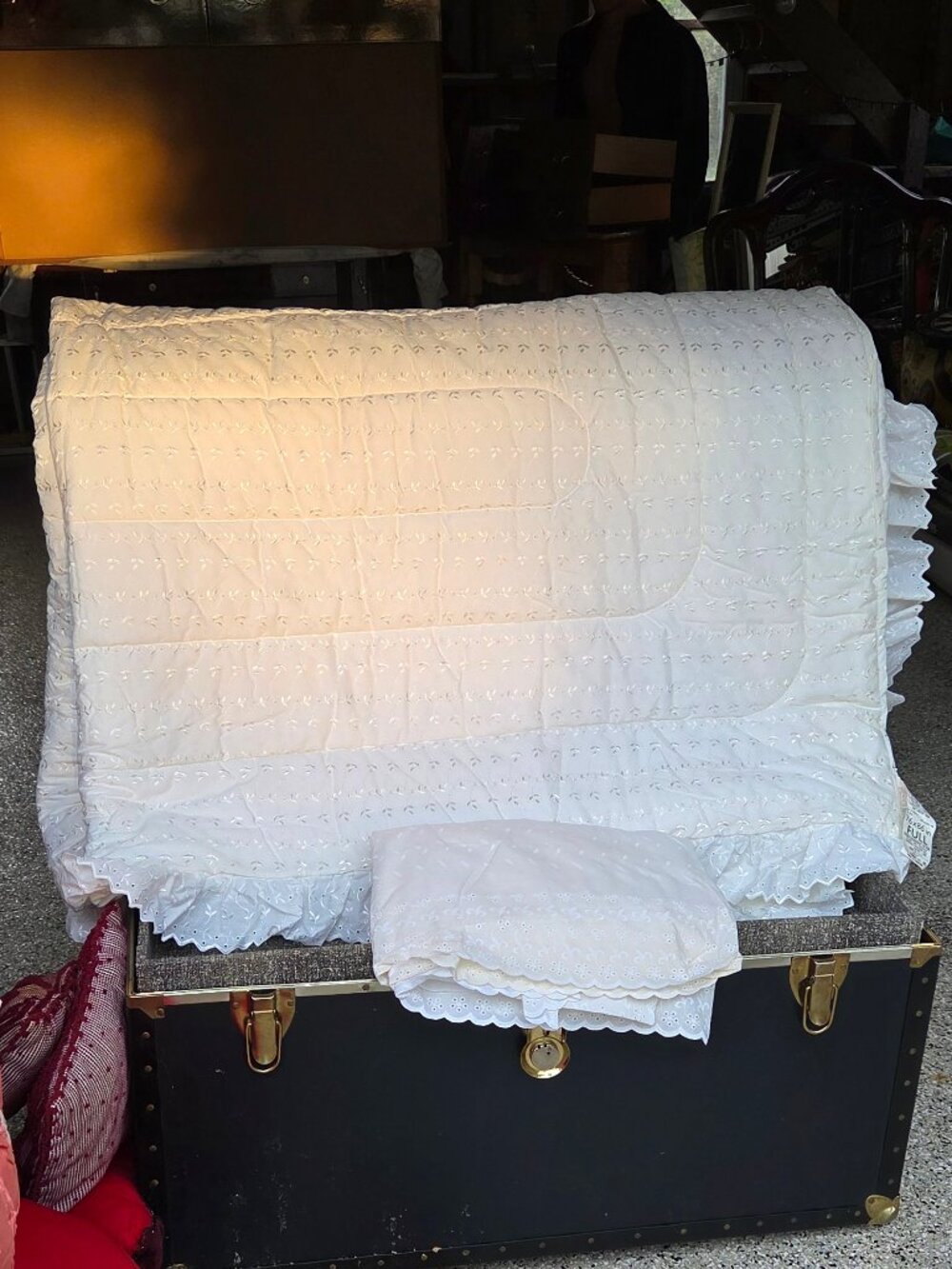 Vintage White Floral Embroidered Eyelet Blanket & Bed Skirt Set โ Full Size